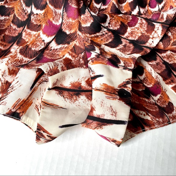 Show Me Your MuMu Feather Print 2” Shorts Women’s XS High Waisted Smocked - Picture 5 of 6